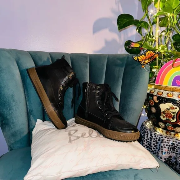 Steve Madden men’s high top camo boots