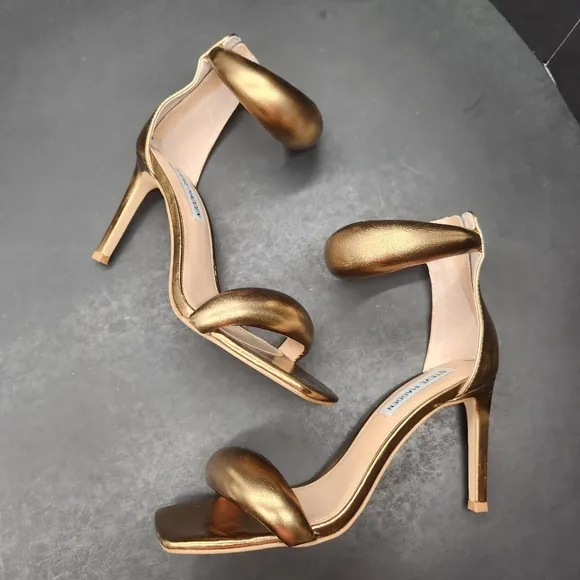 Steve Madden Partay sandals women's 5.5M golden puff padded ankle strap new $116