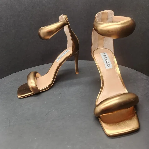 Steve Madden Partay sandals women's 5.5M golden puff padded ankle strap new $116