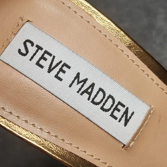 Steve Madden Partay sandals women's 5.5M golden puff padded ankle strap new $116