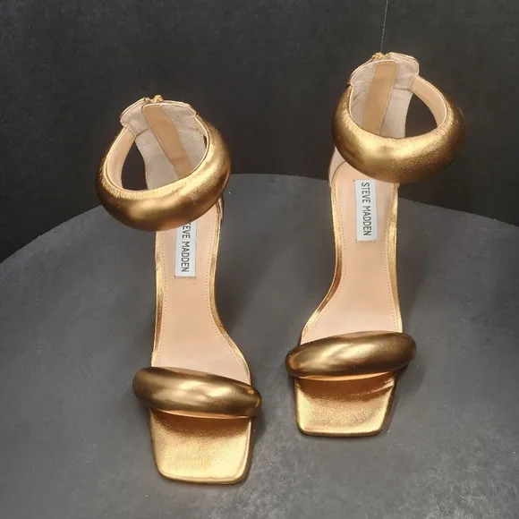 Steve Madden Partay sandals women's 5.5M golden puff padded ankle strap new $116