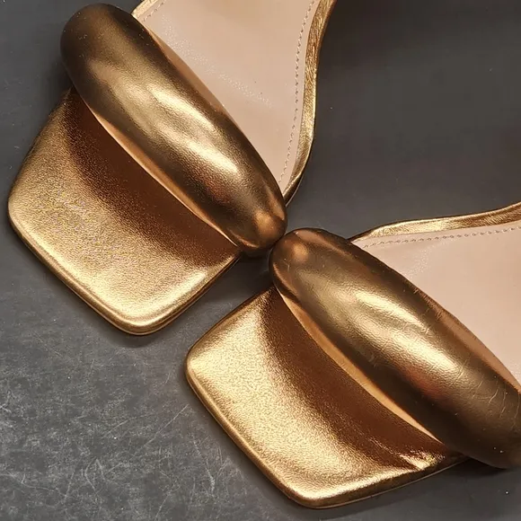 Steve Madden Partay sandals women's 5.5M golden puff padded ankle strap new $116