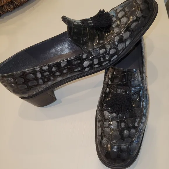 STUART WEITZMAN BLACK CROC TASSLE LEATHER LOAFERS SIZE 7.5