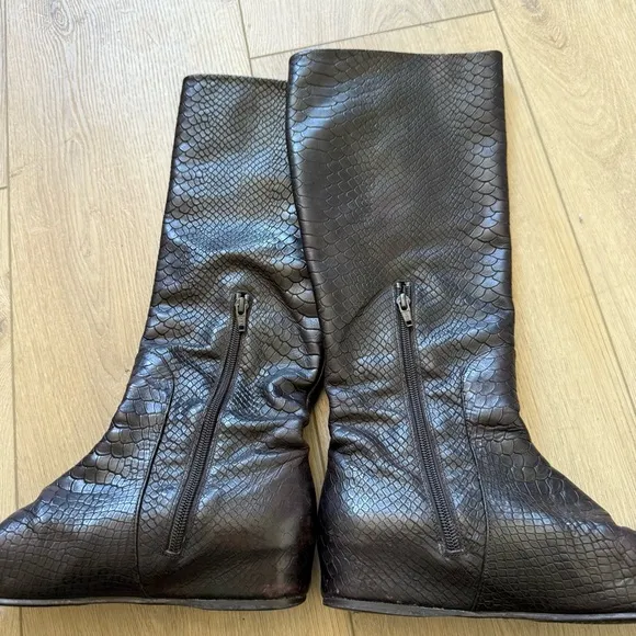 Stuart Weitzman - Cognac Python Embossed Boots