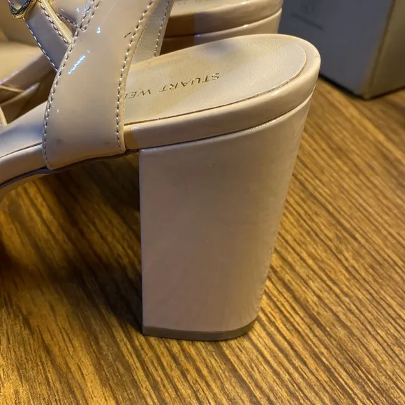 STUART WEITZMAN Cross Strap Sandals.  Beige color.  Sz 7.  No box
