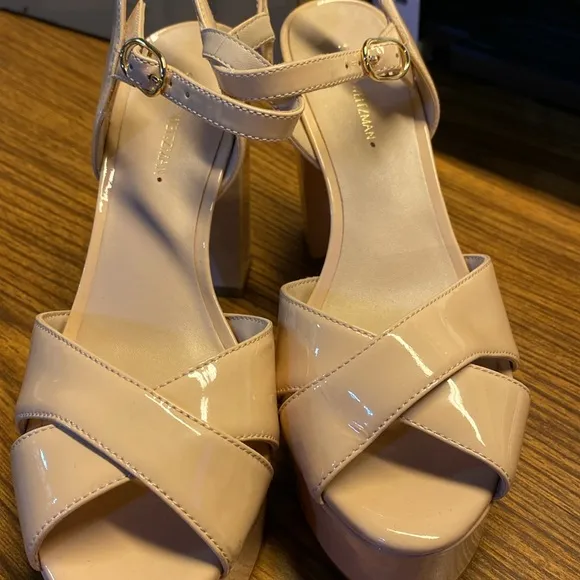 STUART WEITZMAN Cross Strap Sandals.  Beige color.  Sz 7.  No box