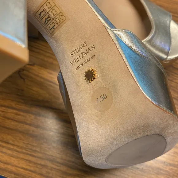 STUART WEITZMAN Cross Strap Sandals Sz 7.5B Gold color.  No box