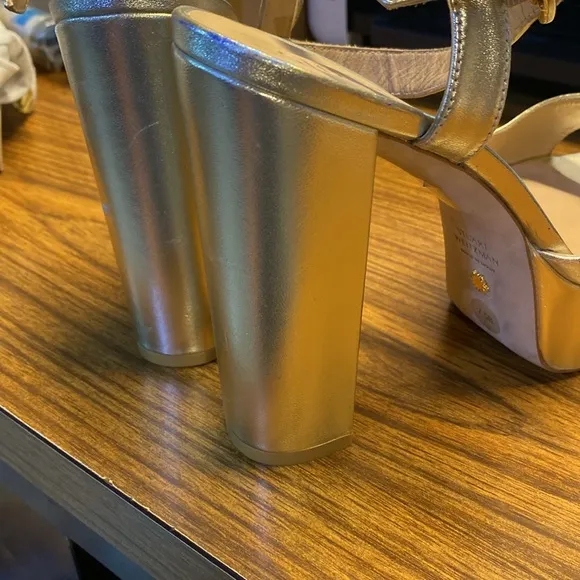 STUART WEITZMAN Cross Strap Sandals Sz 7.5B Gold color.  No box