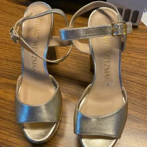 STUART WEITZMAN Cross Strap Sandals Sz 7.5B Gold color.  No box