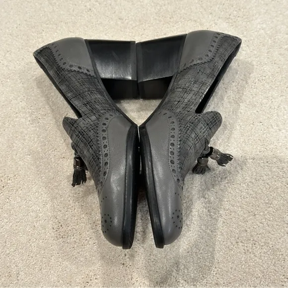 Stuart Weitzman Women’s Black &amp; Gray Heels Brogue Loafers Tassel Accent sz 8.5