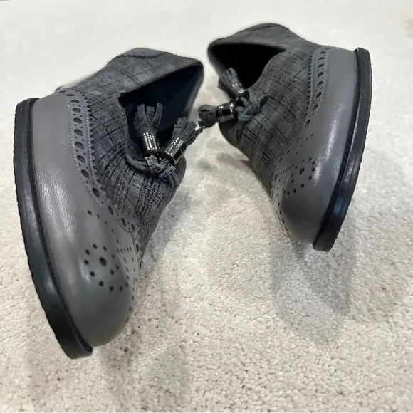 Stuart Weitzman Women’s Black &amp; Gray Heels Brogue Loafers Tassel Accent sz 8.5