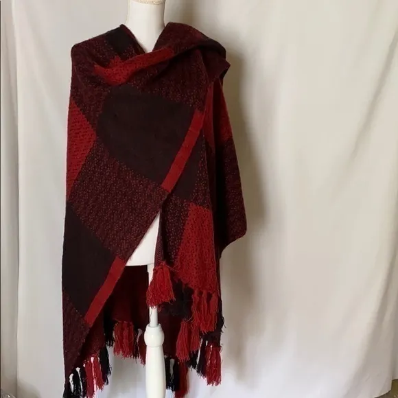 Sweater Soft NWT Wrap. Black &amp; Red. $48