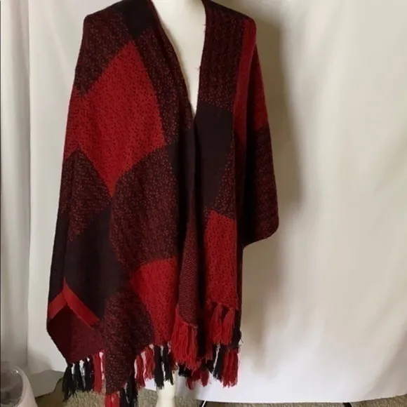 Sweater Soft NWT Wrap. Black &amp; Red. $48