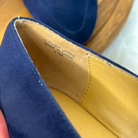 TALBOTS l Navy Blue Suede Pointed Toe Nautical Gold Buttons Flats Size 6.5