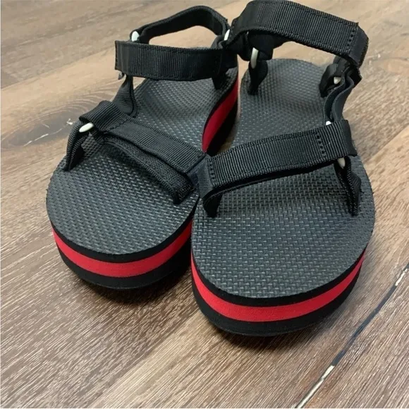 Teva flat form universal strap platform sandals 9