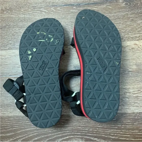 Teva flat form universal strap platform sandals 9