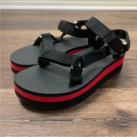 Teva flat form universal strap platform sandals 9