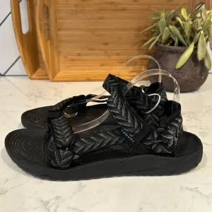 Teva Hurricane Strap Sandals Black Gray Chevron Stripe Gorpcore sustainable