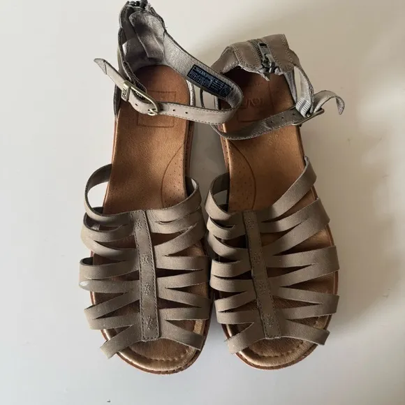 Teva Sandals Womens Encanta Gladiator Tan  Ankle Strap Peep Toe SZ 8.5