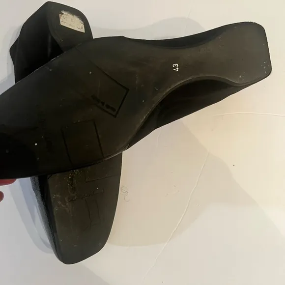 Thierry Rabotin Black Flats with Decorative Toe