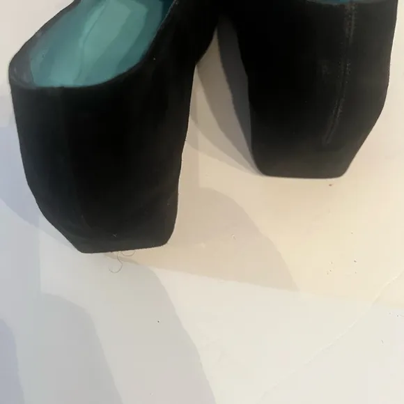 Thierry Rabotin Black Flats with Decorative Toe