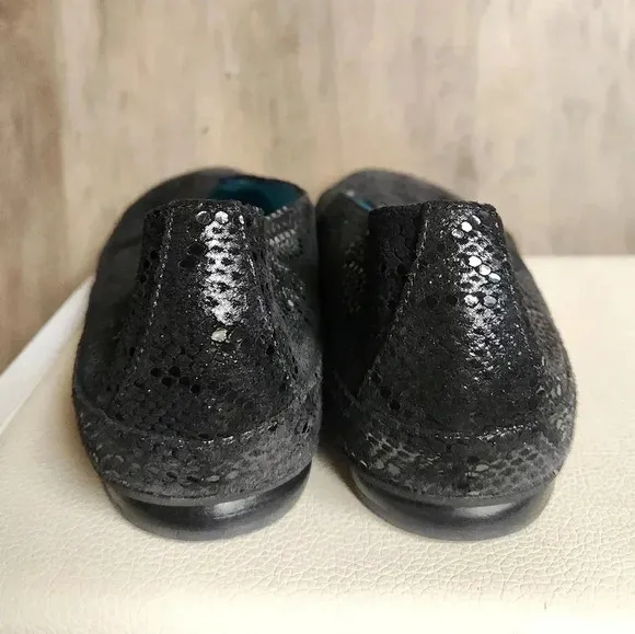 Thierry Rabotin Women's Grace Black Florida Print Leather Flats Size 6