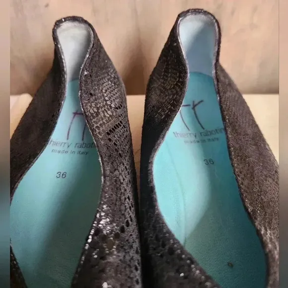 Thierry Rabotin Women's Grace Black Florida Print Leather Flats Size 6
