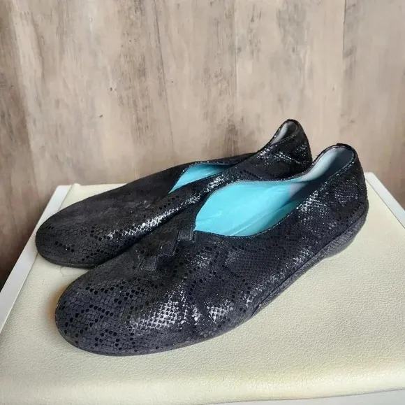 Thierry Rabotin Women's Grace Black Florida Print Leather Flats Size 6