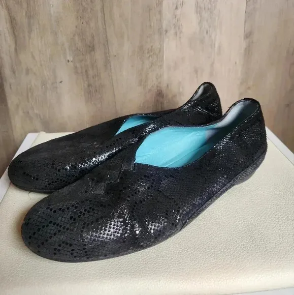 Thierry Rabotin Women's Grace Black Florida Print Leather Flats Size 6
