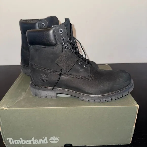 Timberland Black Ankle-High Boots with Padded Collar