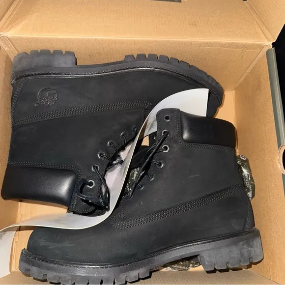 Timberland Black Ankle-High Boots with Padded Collar