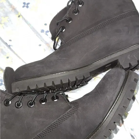 Timberland Black Rugged Boots with Padded Collar