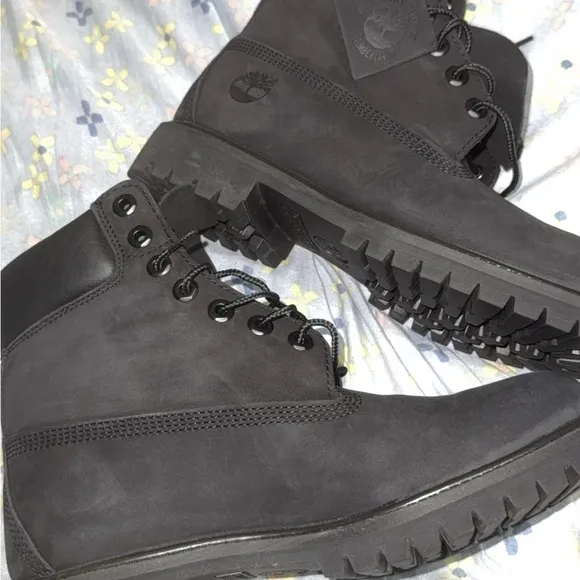 Timberland Black Rugged Boots with Padded Collar