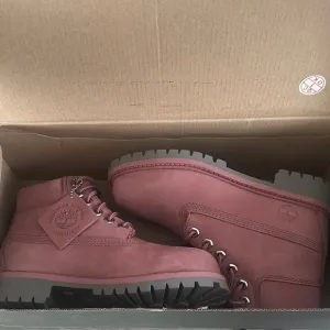 Timberland Pink and Gray Nubuck Boots (NEVER WORN)