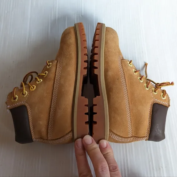 TIMBERLAND wheat high top primaloft boots