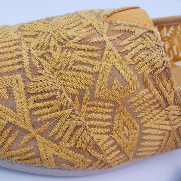 Toms Alpargata Womens Size 10 Golden Yellow Geo Lace Flats Loafer Shoes 10016242