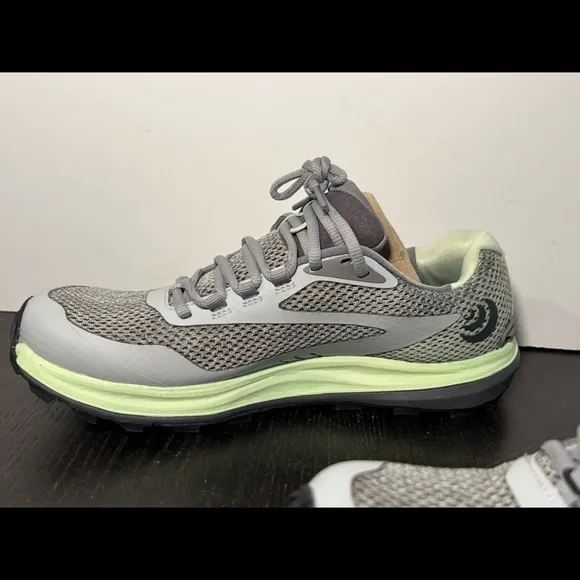 Topo Athletic MT-4 Trail Running Shoes Sneakers Heather/Mint Womans Size 8