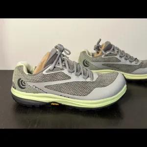 Topo Athletic MT-4 Trail Running Shoes Sneakers Heather/Mint Womans Size 8