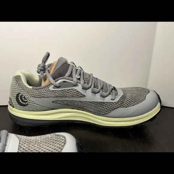 Topo Athletic MT-4 Trail Running Shoes Sneakers Heather/Mint Womans Size 8