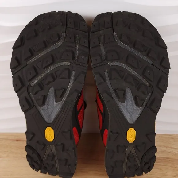 Topo Athletic Terraventure 2 Sneakers Mens Size 8.5 Black Red Trail Running Shoe