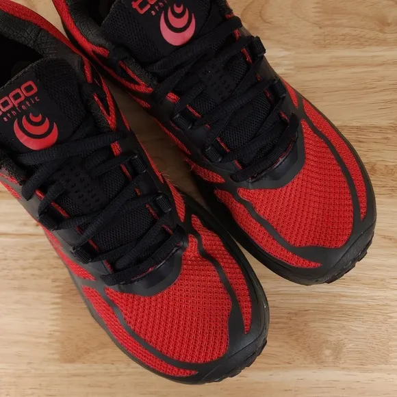 Topo Athletic Terraventure 2 Sneakers Mens Size 8.5 Black Red Trail Running Shoe