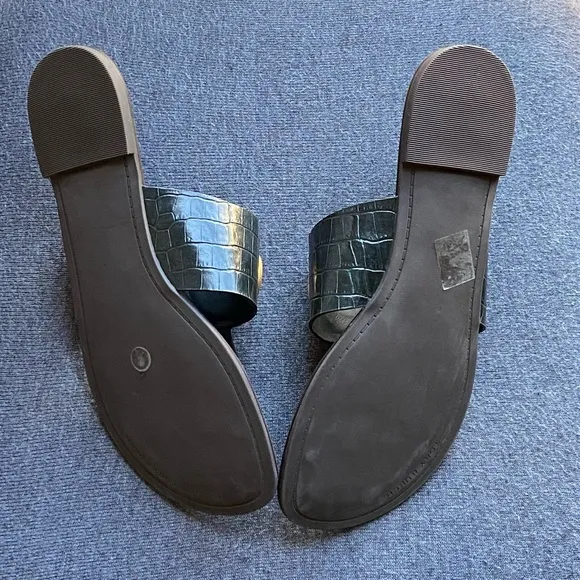 Tory Burch Benton Band flat sandals size 7m.