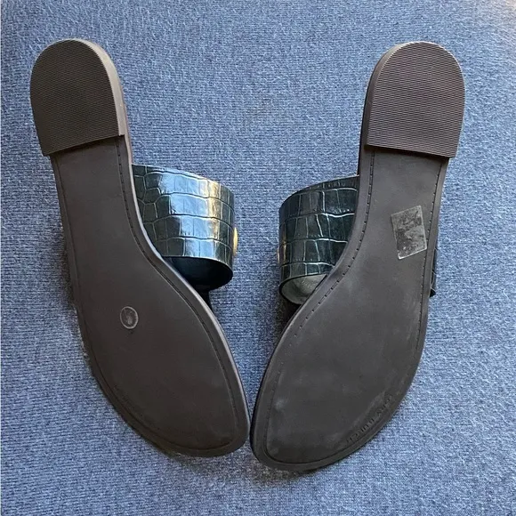 Tory Burch Benton Band flat sandals size 7m.
