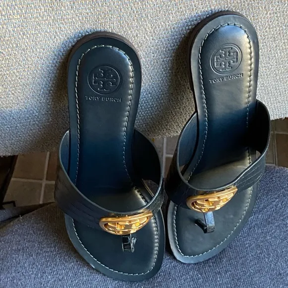 Tory Burch Benton Band flat sandals size 7m.