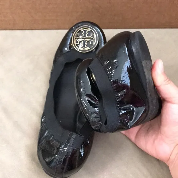 TORY BURCH BLACK FLATS SIZE 7 US