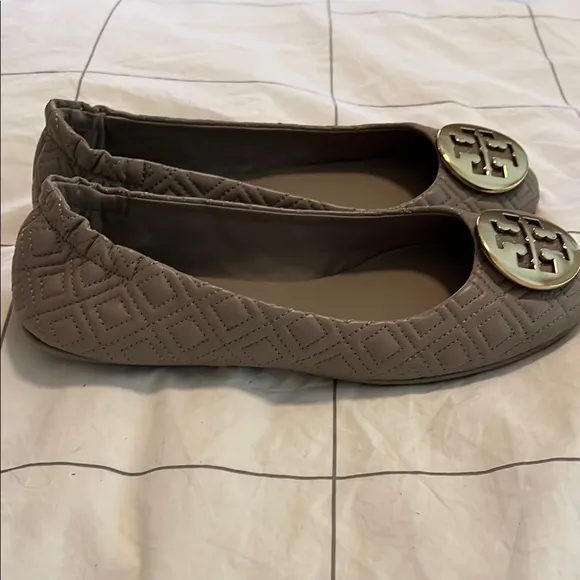 Tory Burch‎ Grey Flats with Metallic Medallion