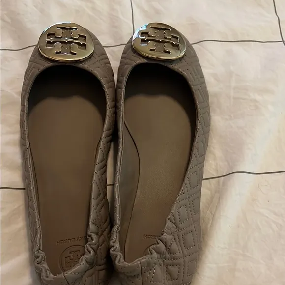 Tory Burch‎ Grey Flats with Metallic Medallion
