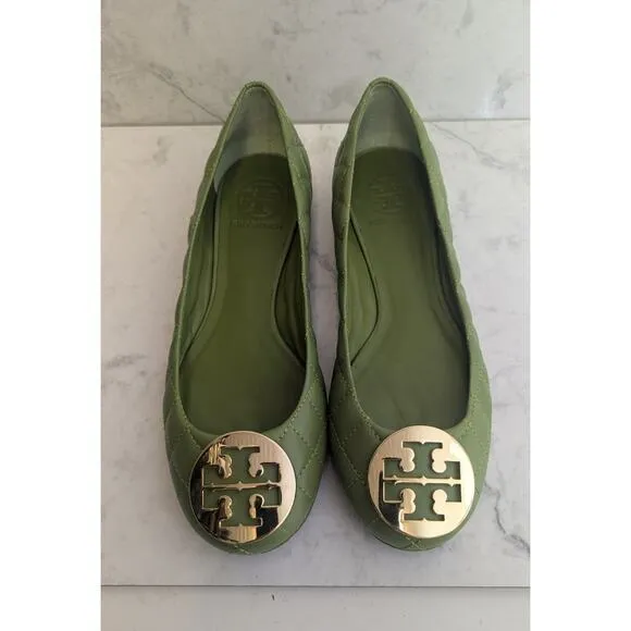 Tory Burch leather Reva Quinn Green Quilted flats gold logo medallion size 7