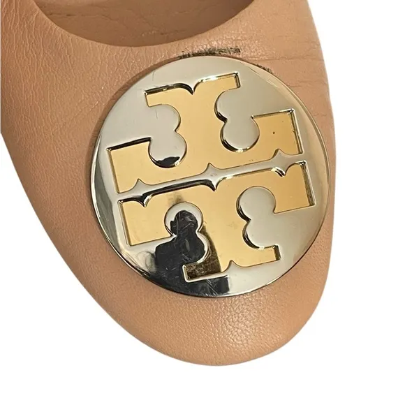 Tory Burch Tan Leather Flats with Gold Medallion size 6M Great used
