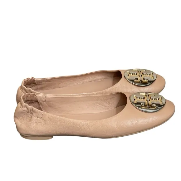Tory Burch Tan Leather Flats with Gold Medallion size 6M Great used